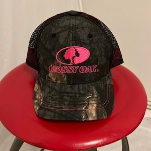 Women’s Mossy Oak Camouflage Hat w Mesh in back~ OSFM~ Pink Trim